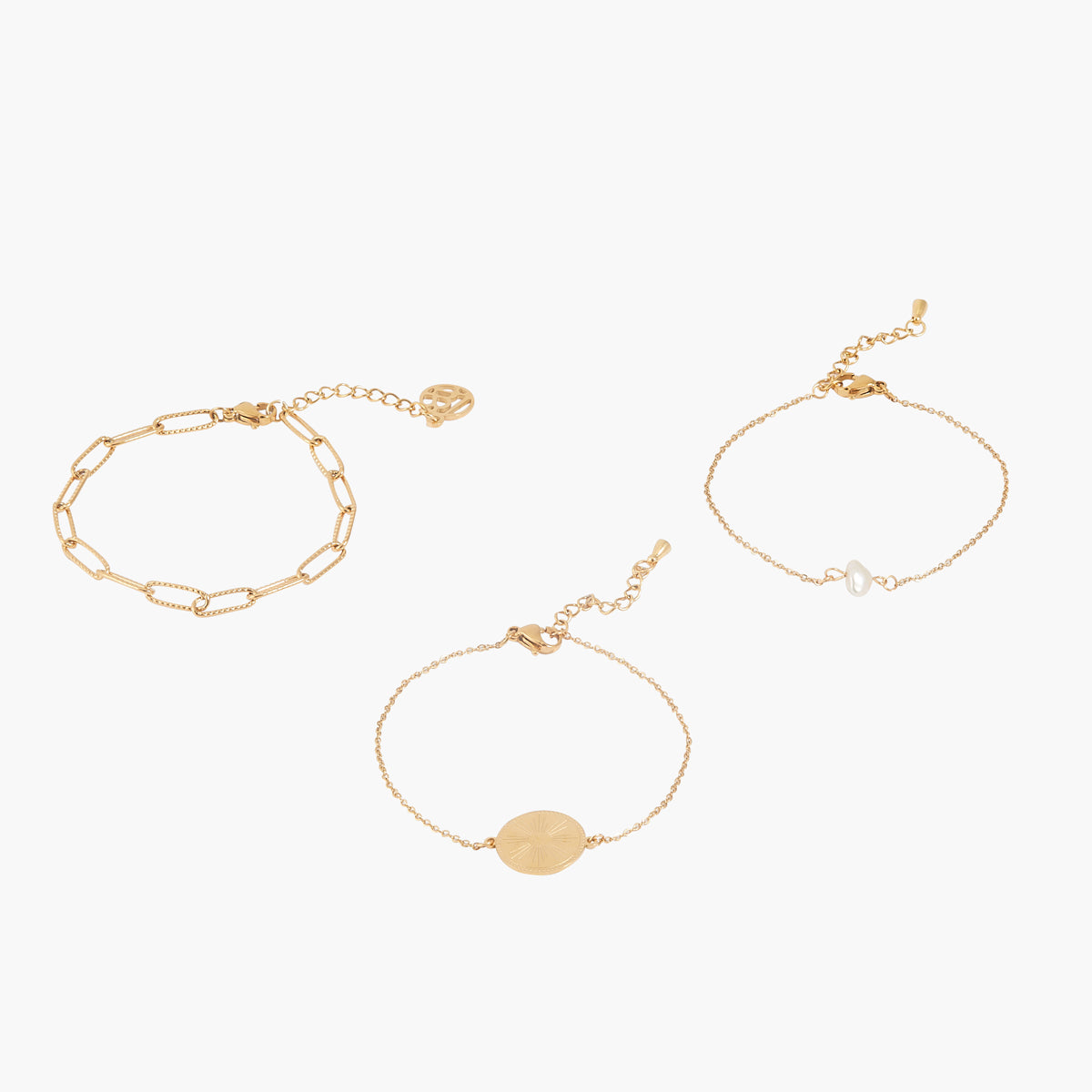 Set de 3 bracelets chaines en acier avec médaille et perle