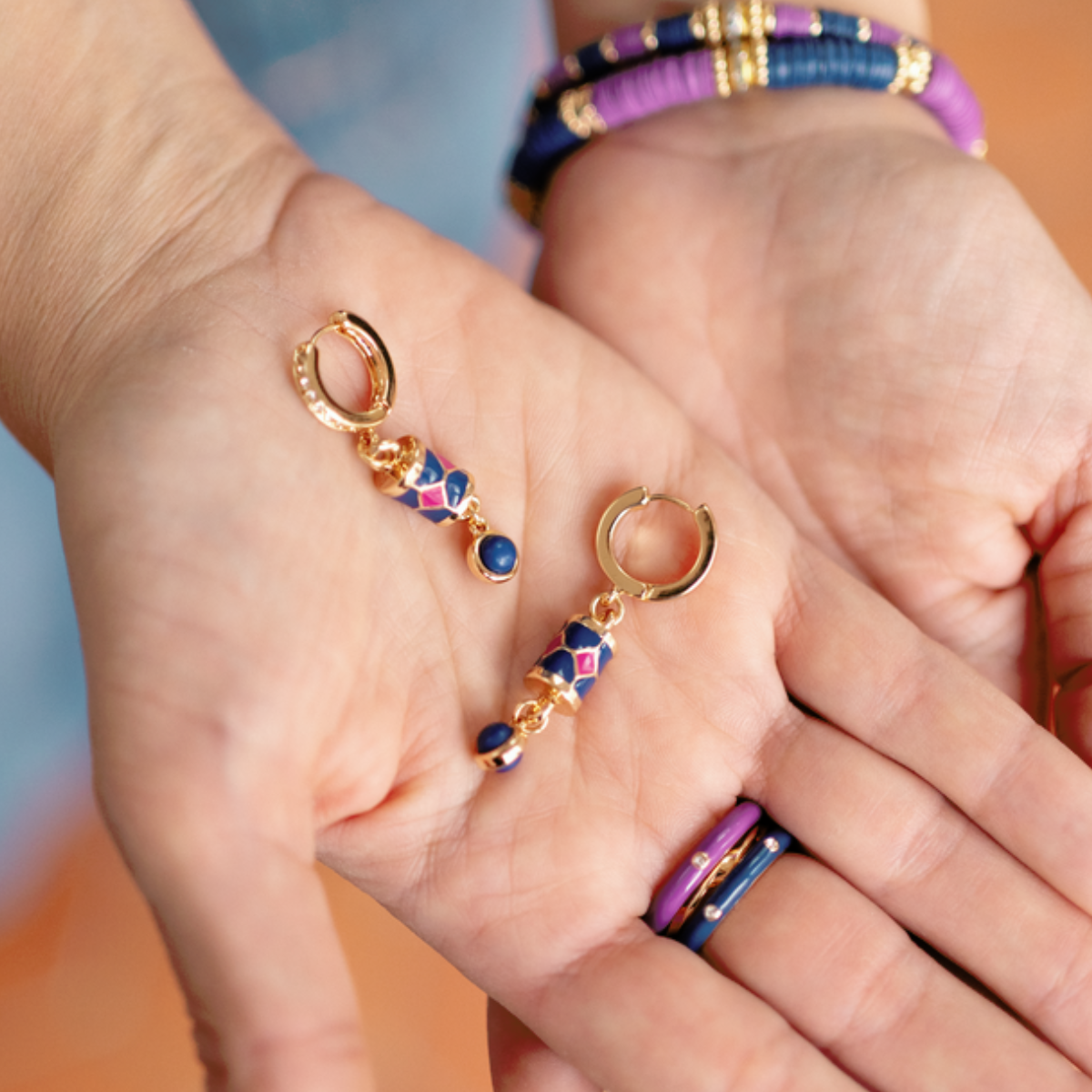 Petites créoles stassées avec pendentif - bleu foncé et doré