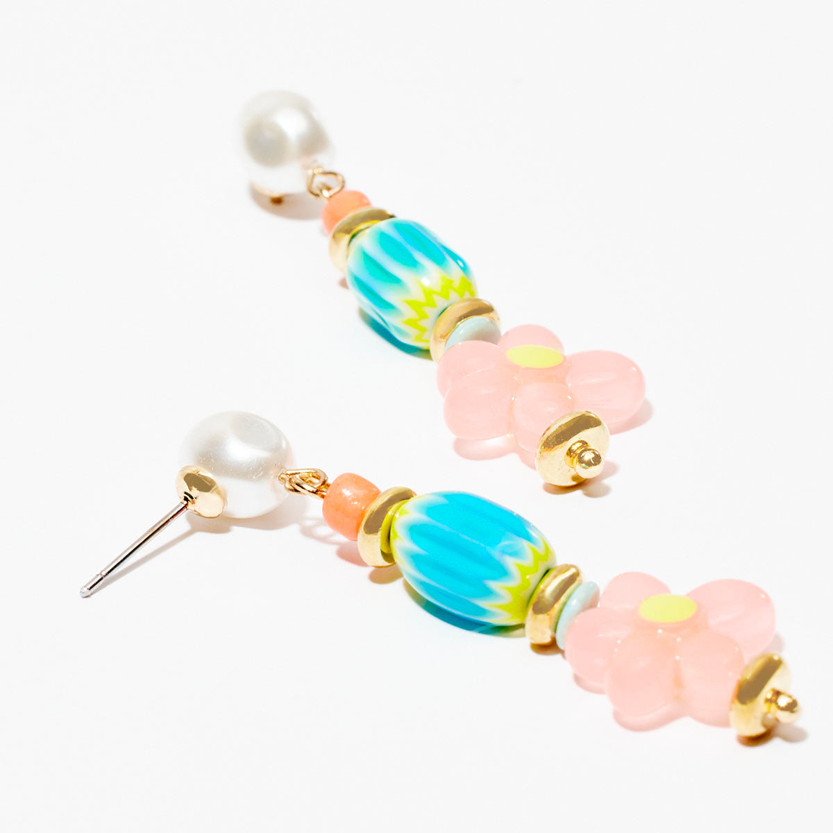 Boucles d'oreilles perles fantaisies et fleurs - bleu, rose et jaune