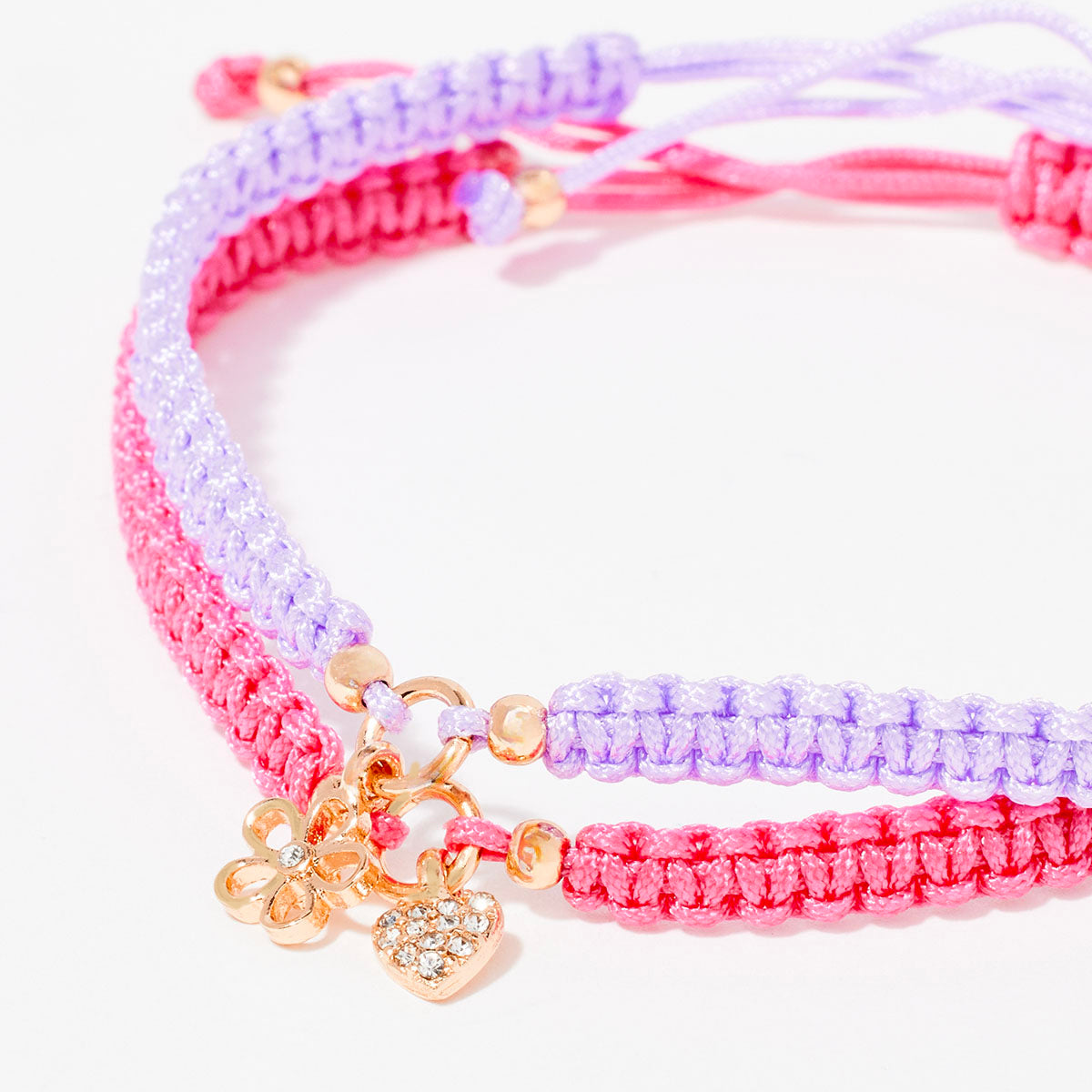 Set de 2 bracelets fils avec fleur et coeur