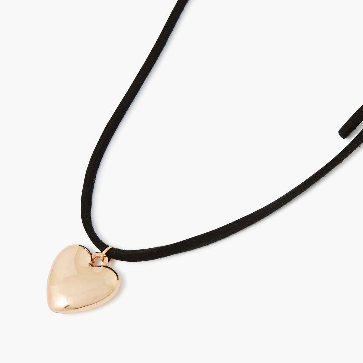 Collier en suédine pendentif coeur