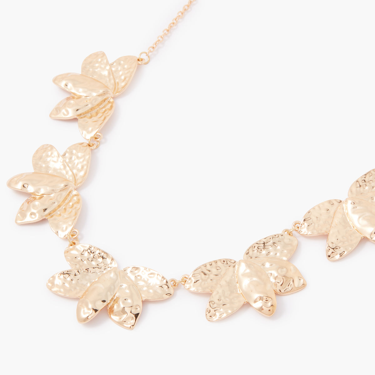 Collier plastron feuilles